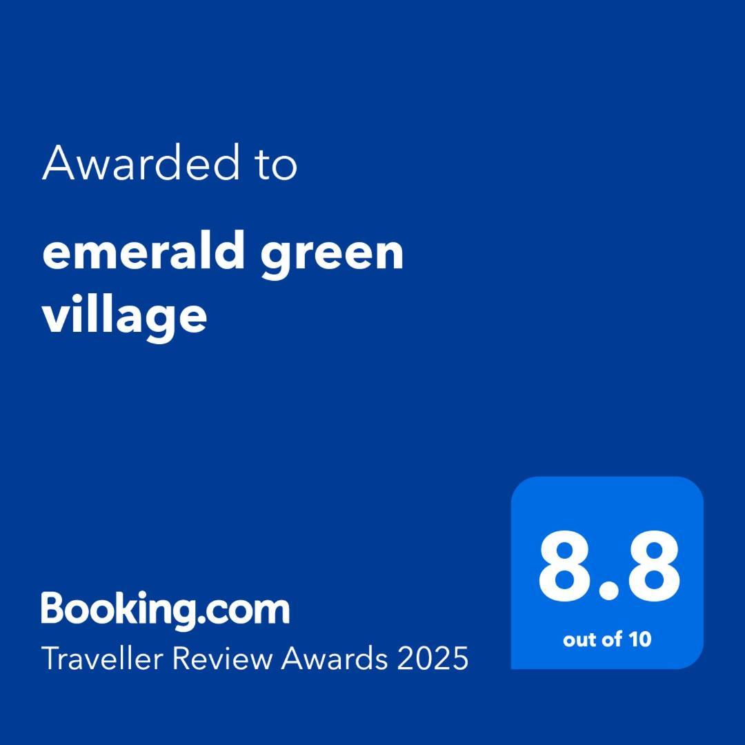 Emerald Green Village Bagian luar foto
